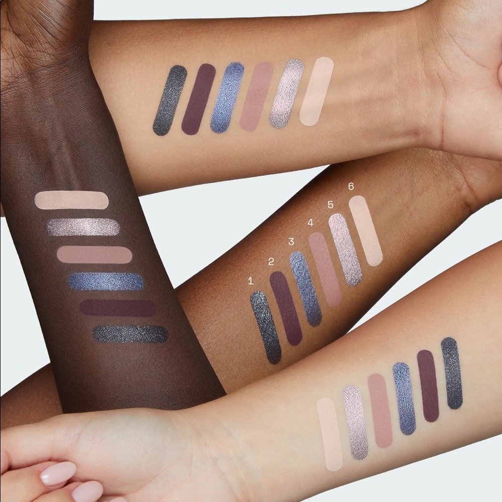 R.E.M. BEAUTY by Ariana Grande eyeshadow palette - Picture 7 of 10